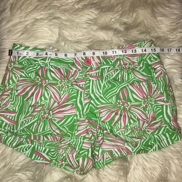 Lilly Pulitzer Green Bean Walsh Shorts Floral - Picture 3 of 7